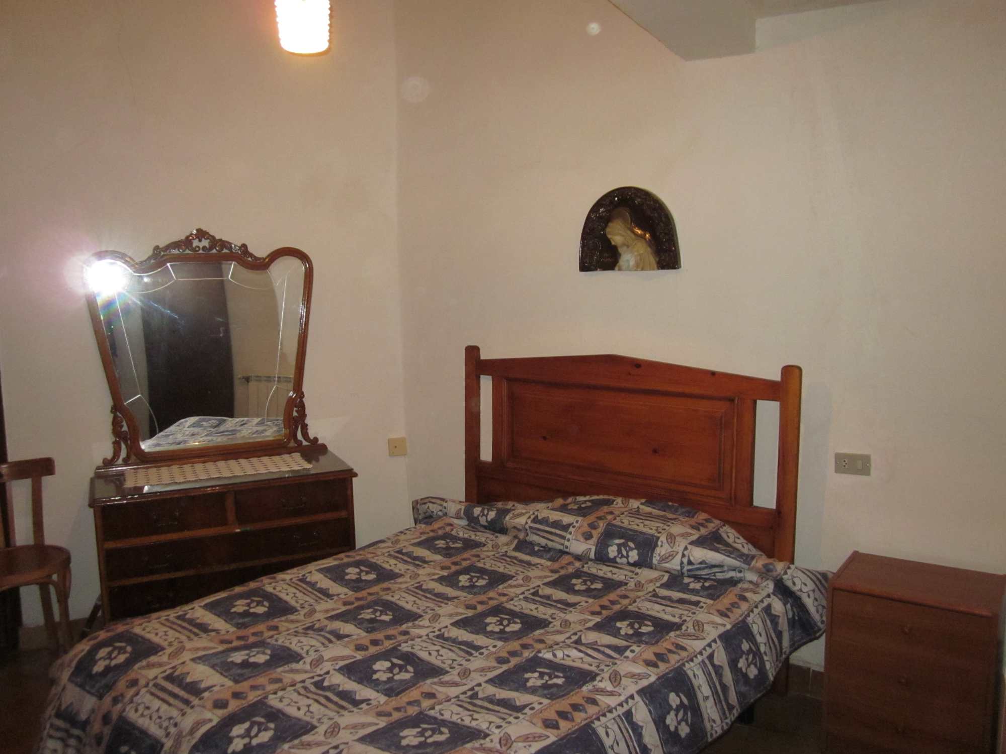 Dormitorio 1-min Casa adosada de pueblo para ALQUILER en Colungo