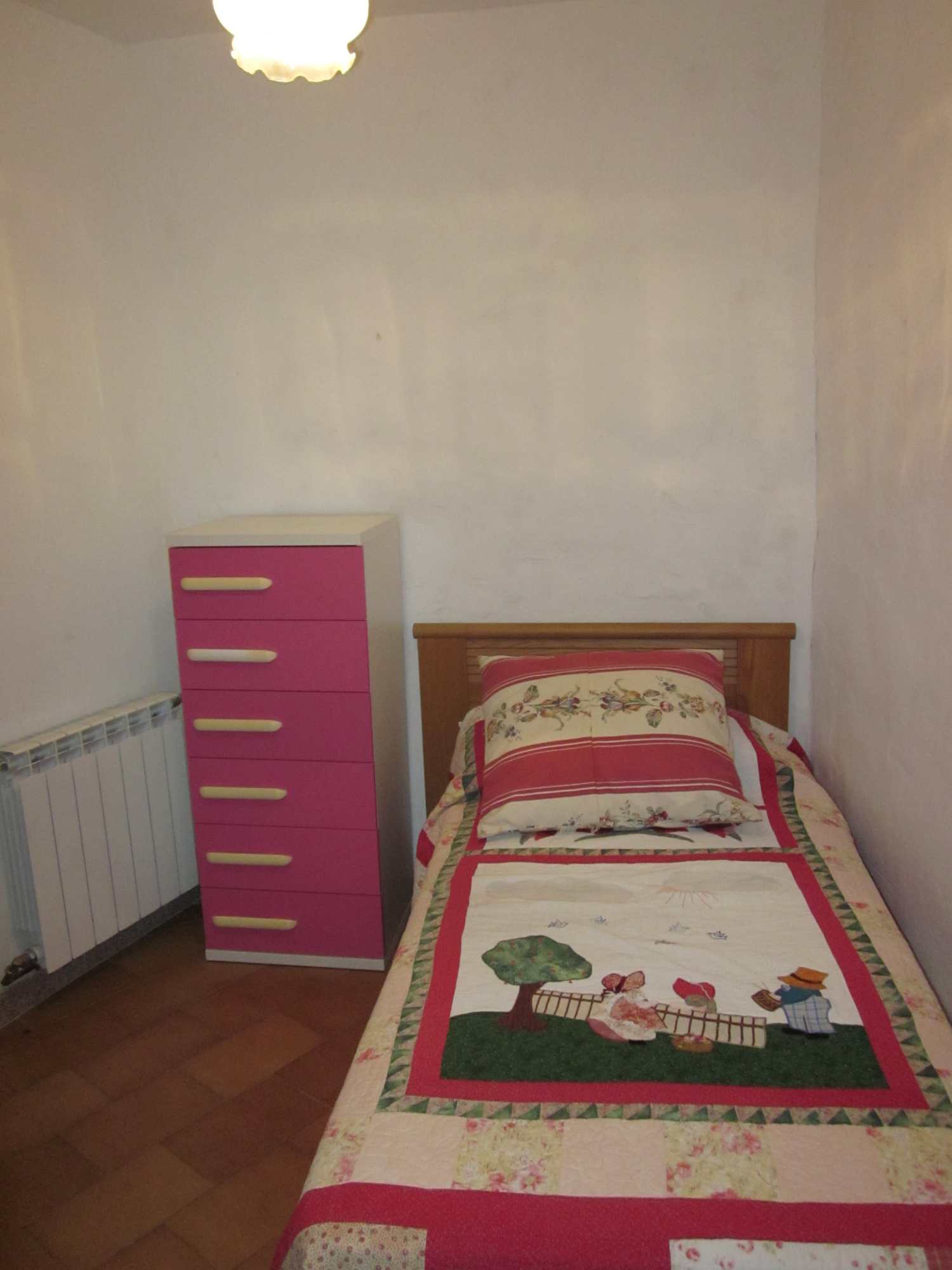 Dormitorio 3-min Casa adosada de pueblo para ALQUILER en Colungo