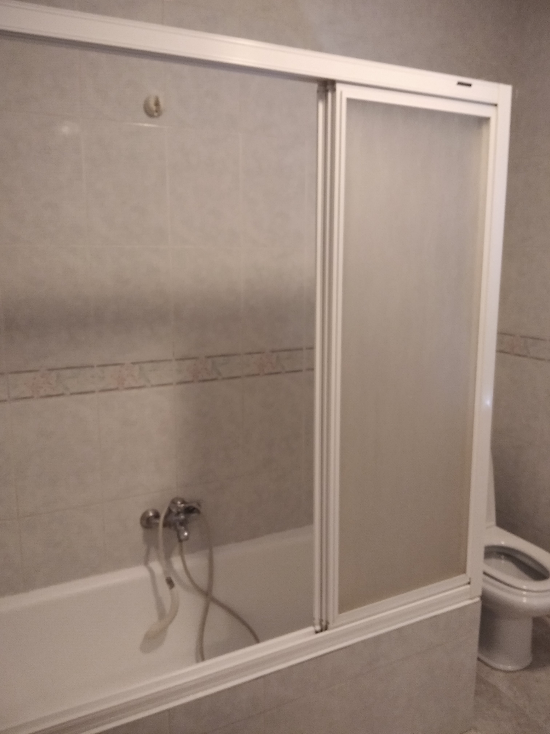 foto ba+-ªo 3-min Piso de ALQUILER totalmente reformado en PERALTA DE ALCOFEA.