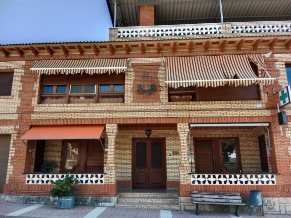 Piso en ALQUILER de 100m2 con 3 habitaciones, 2 baños completos y TERRAZA en  ABIEGO.