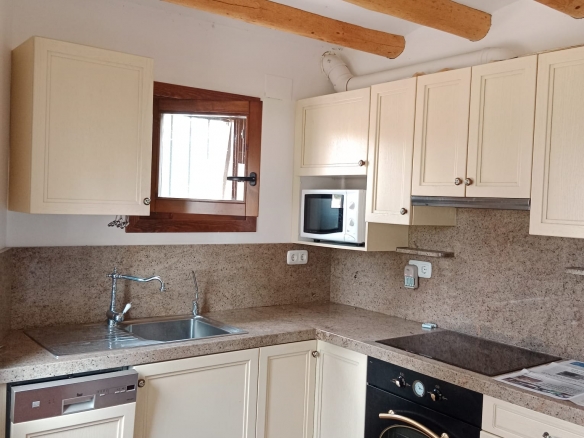 CASA en ALQUILER de 130 m2  de obra nueva con materiales de BIOCONSTRUCCIÓN, aislamiento ECOLÓGICO y EXCELENTES VISTAS en LASCELLAS