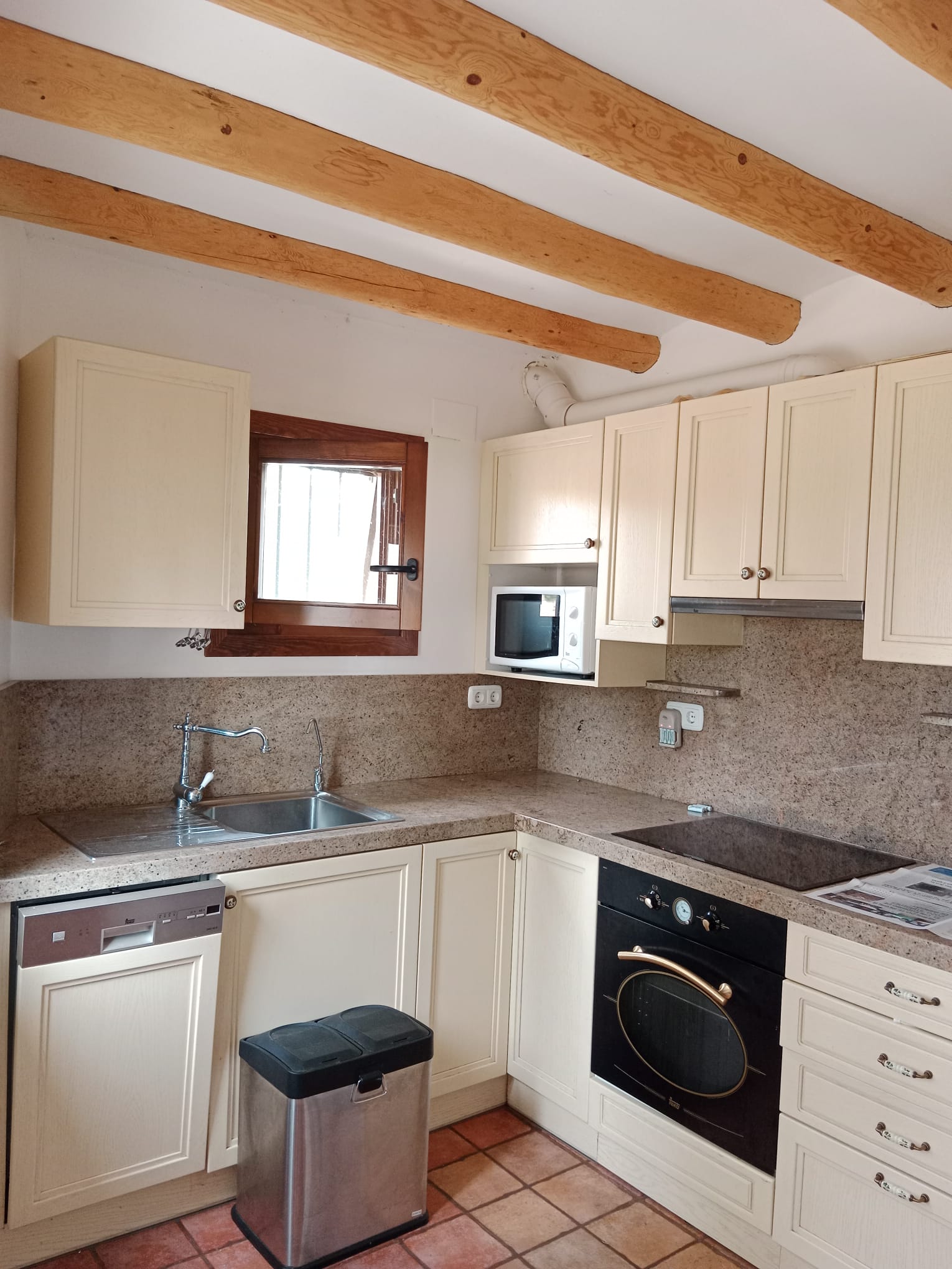 FOTO 3-min CASA en ALQUILER de 130 m2 de obra nueva con materiales de BIOCONSTRUCCIÓN, aislamiento ECOLÓGICO y EXCELENTES VISTAS en LASCELLAS