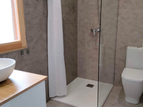 Piso de 42 m2 en ALQUILER abuhardillado decorado con gusto totalmente equipado en BIERGE