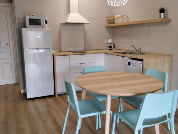 Piso de 42 m2 en ALQUILER abuhardillado decorado con gusto totalmente equipado en BIERGE