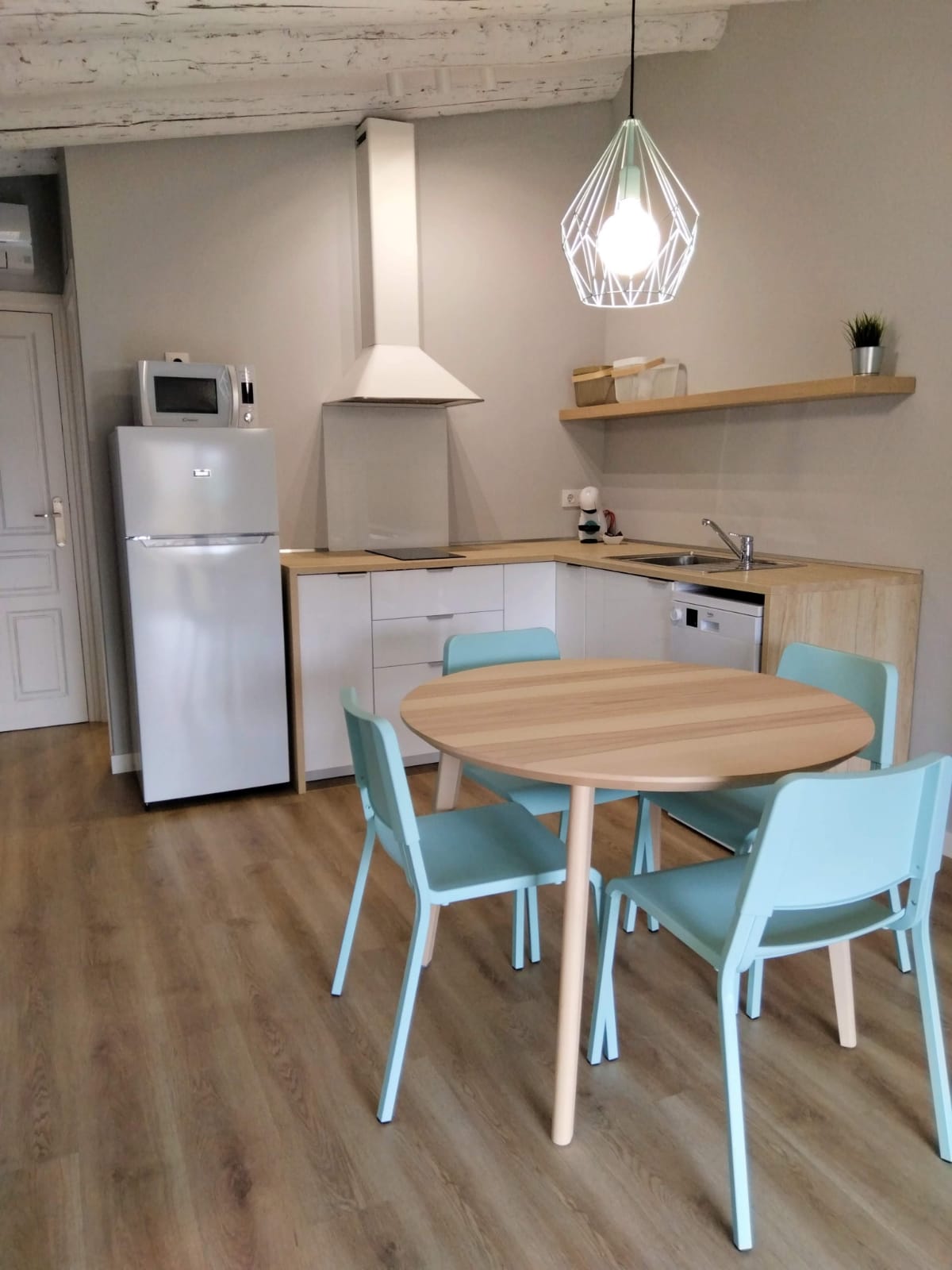 FOTO 5-min Piso de 42 m2 en ALQUILER abuhardillado decorado con gusto totalmente equipado en BIERGE