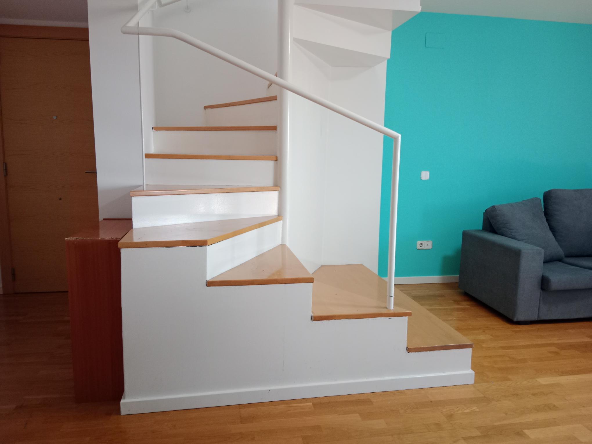 APARTAMENTO DÚPLEX en ALQUILER de reciente construcción en Estadilla, muy luminoso, excelentes vistas.