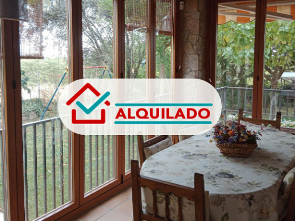 Casa con jardín, piscina barbacoa en Abiego