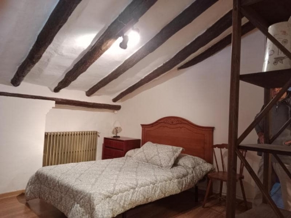Casa amueblada con huerto en Castillazuelo.