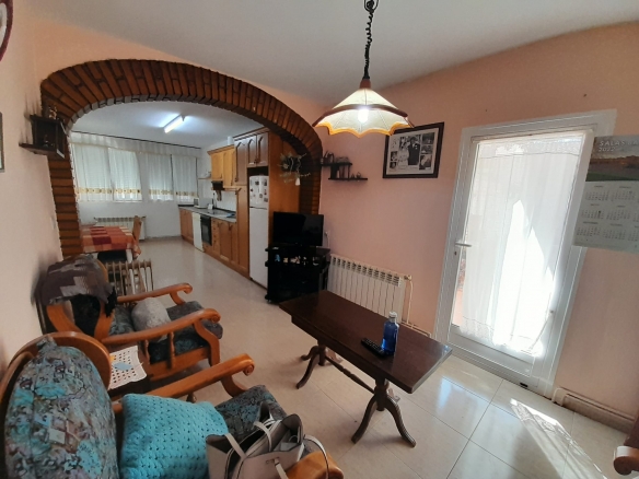 Casa amueblada con terraza/jardín y garaje en Salas Bajas