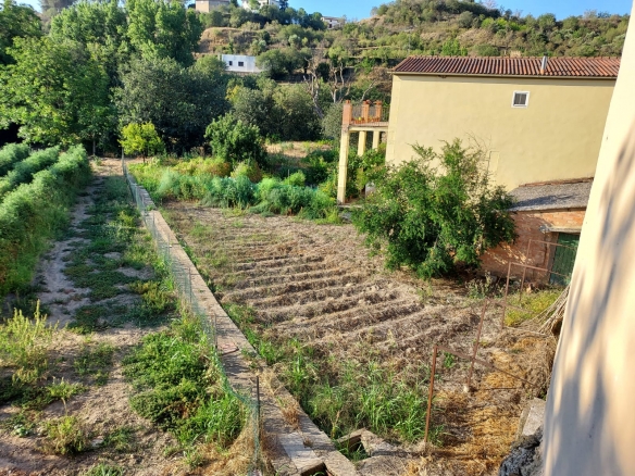 Casa amueblada con huerto en Castillazuelo.